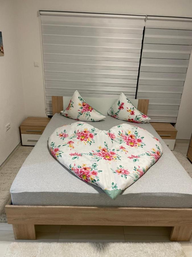Apartman Cuprija Cazin Buitenkant foto