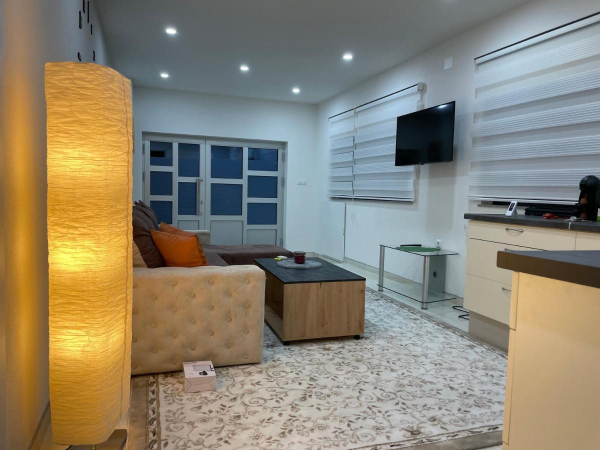 Apartman Cuprija Cazin Buitenkant foto