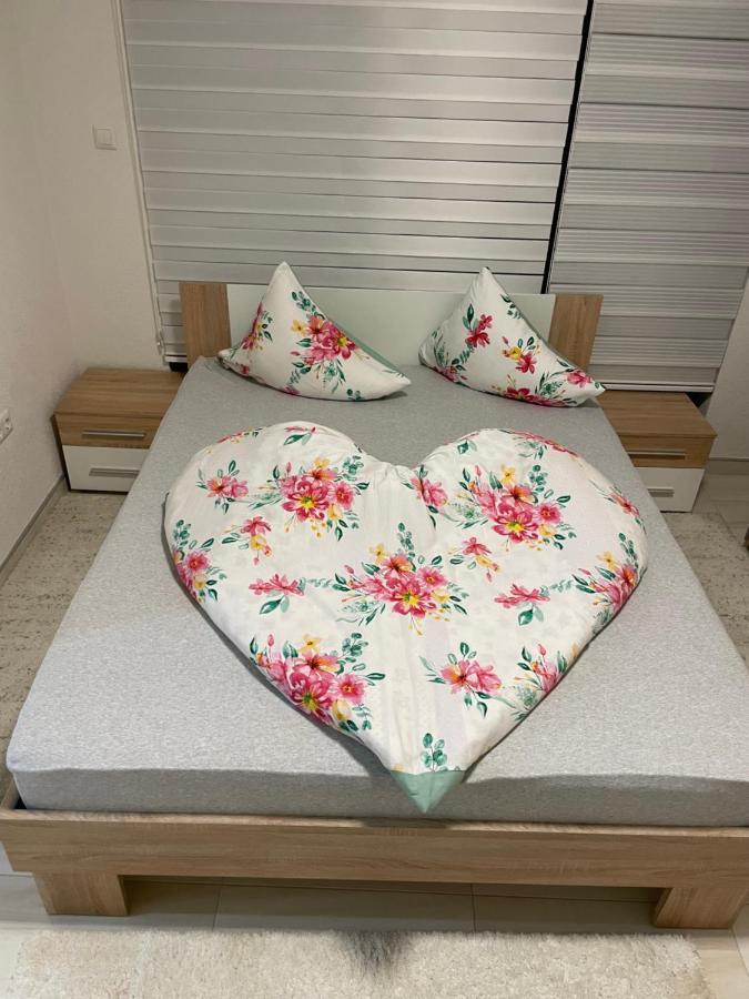 Apartman Cuprija Cazin Buitenkant foto
